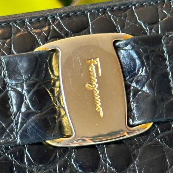 LARGE SALVATORE FERRAGAMO VERA TOTE CROCODILE EMBOSSED BLACK LEATHER GUC - Picture 11 of 16